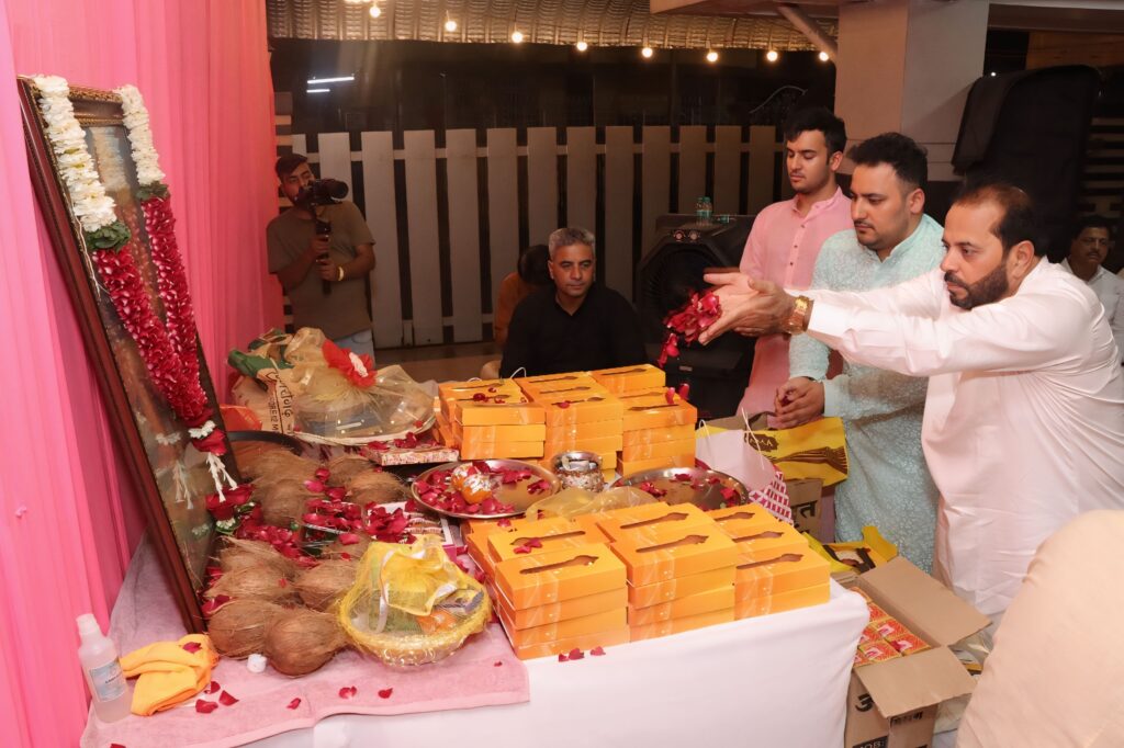 Guests offering prayers during Hanuman Chalisa recitation in Mumbai