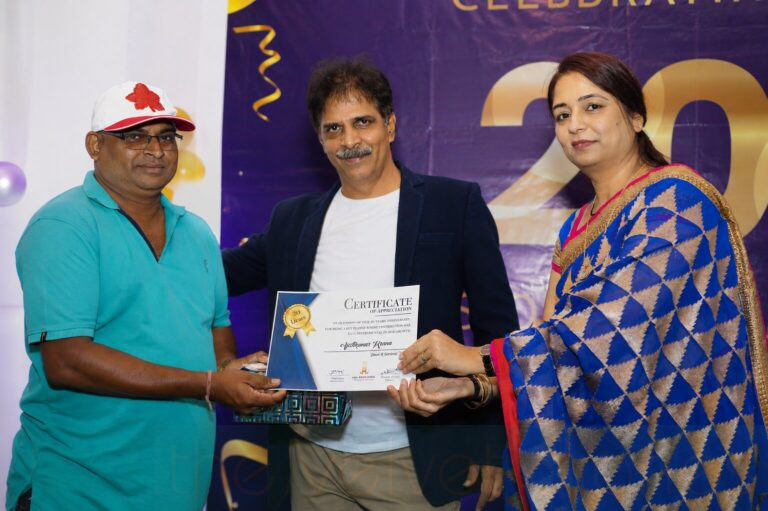 Employee recognition ceremony during corporate anniversary event in Mumbai