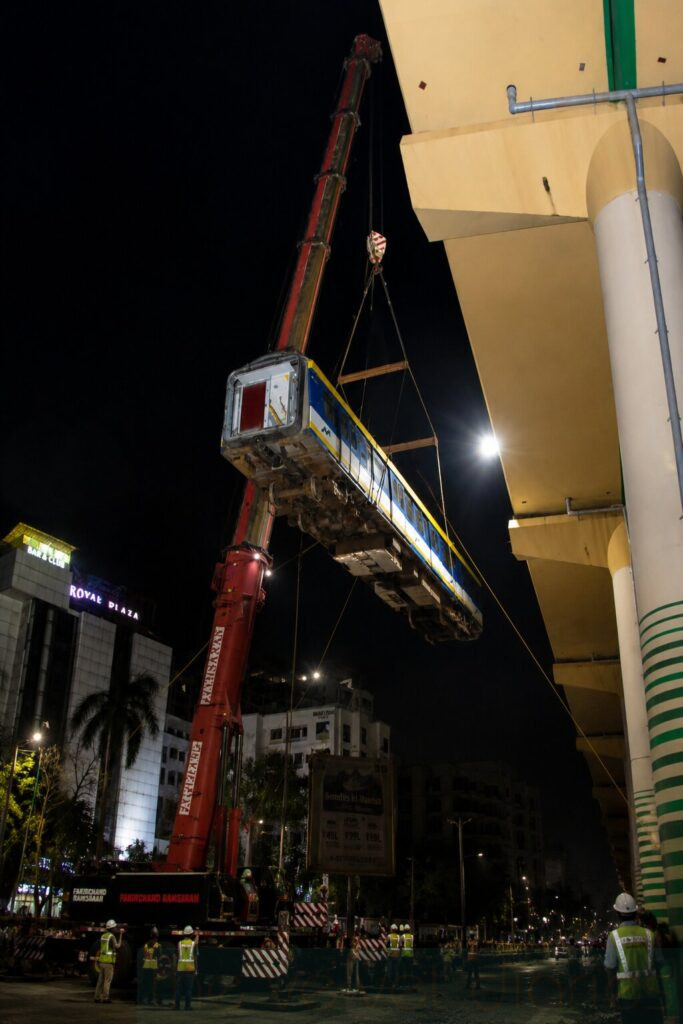 Large-scale metro infrastructure lifting operation photographed at night in Mumbai