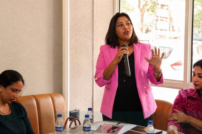 Women entrepreneur speaking during corporate events phtography in Mumbai